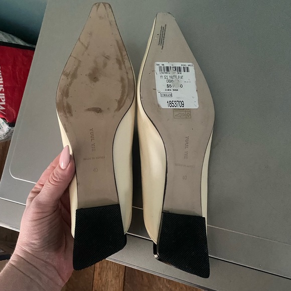 Cream coloured designers flats - Picture 2 of 3